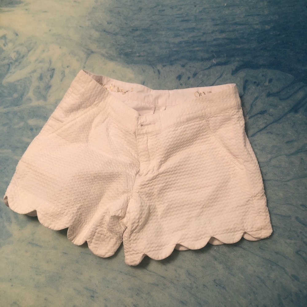 white scalloped lilly shorts
